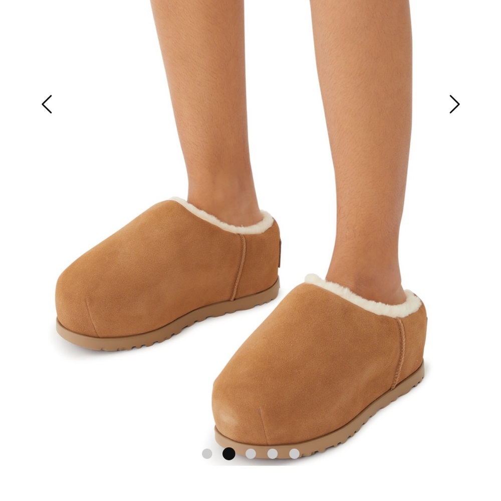 UGG
Pumped slippers Chestnut women size 9 gently used